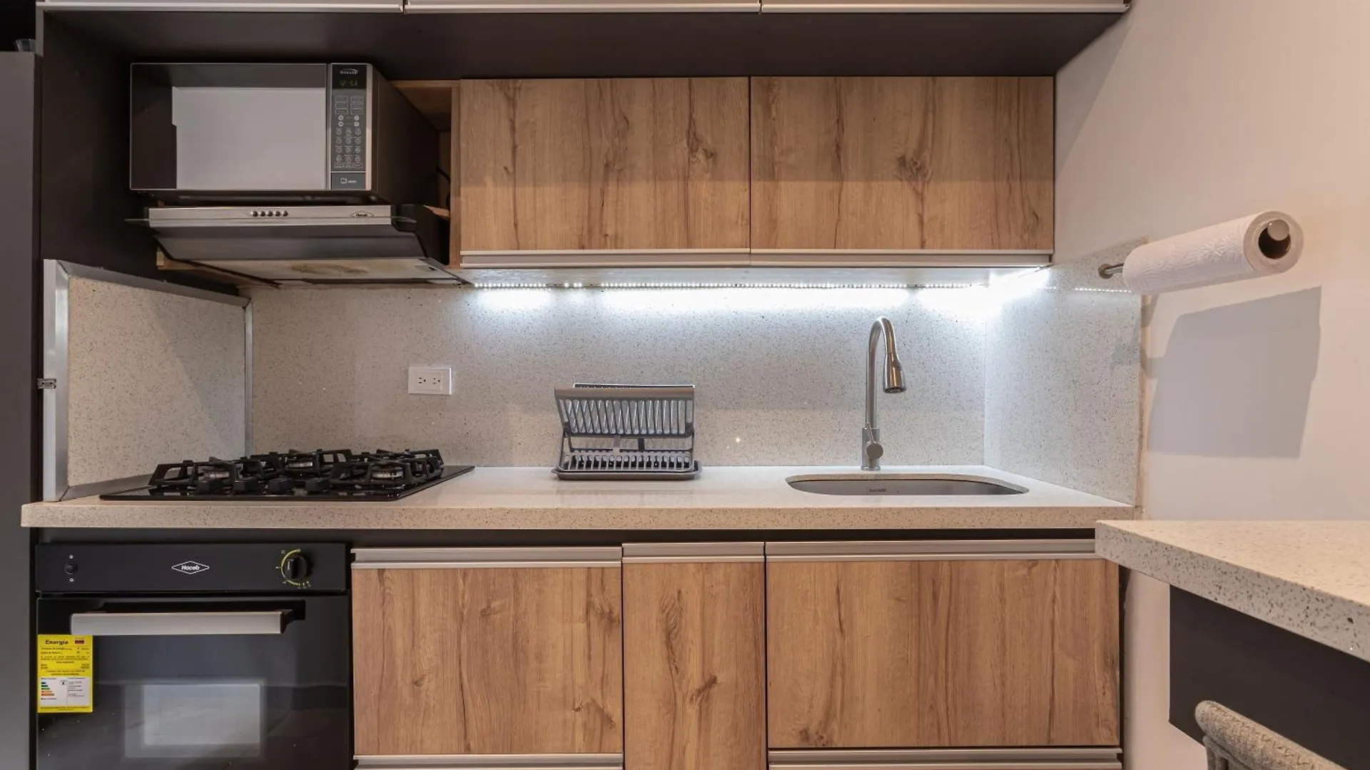 Cozy Apartment With A/C In North Medellin. Kolumbie