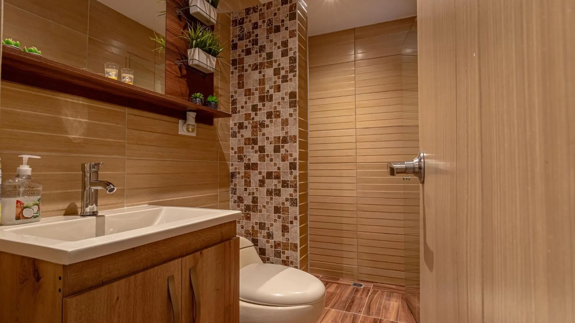 Cozy Apartment With A/C In North Medellin.