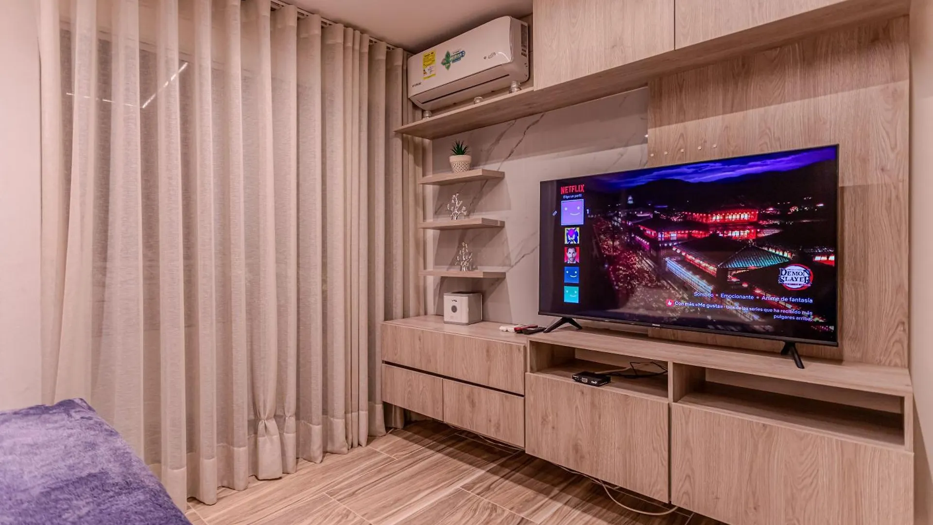 Cozy Apartment With A/C In North Medellin.