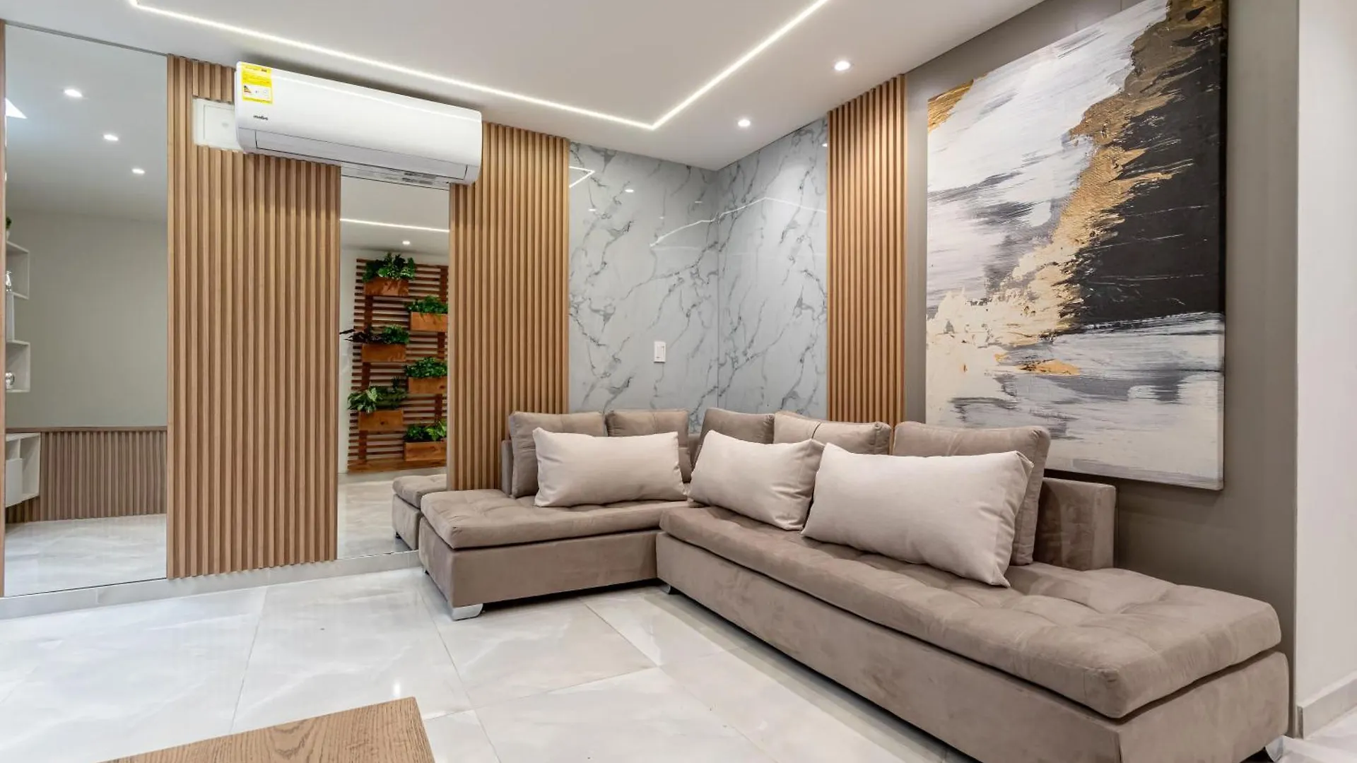 Cozy Apartment With A/C In North Medellin.
