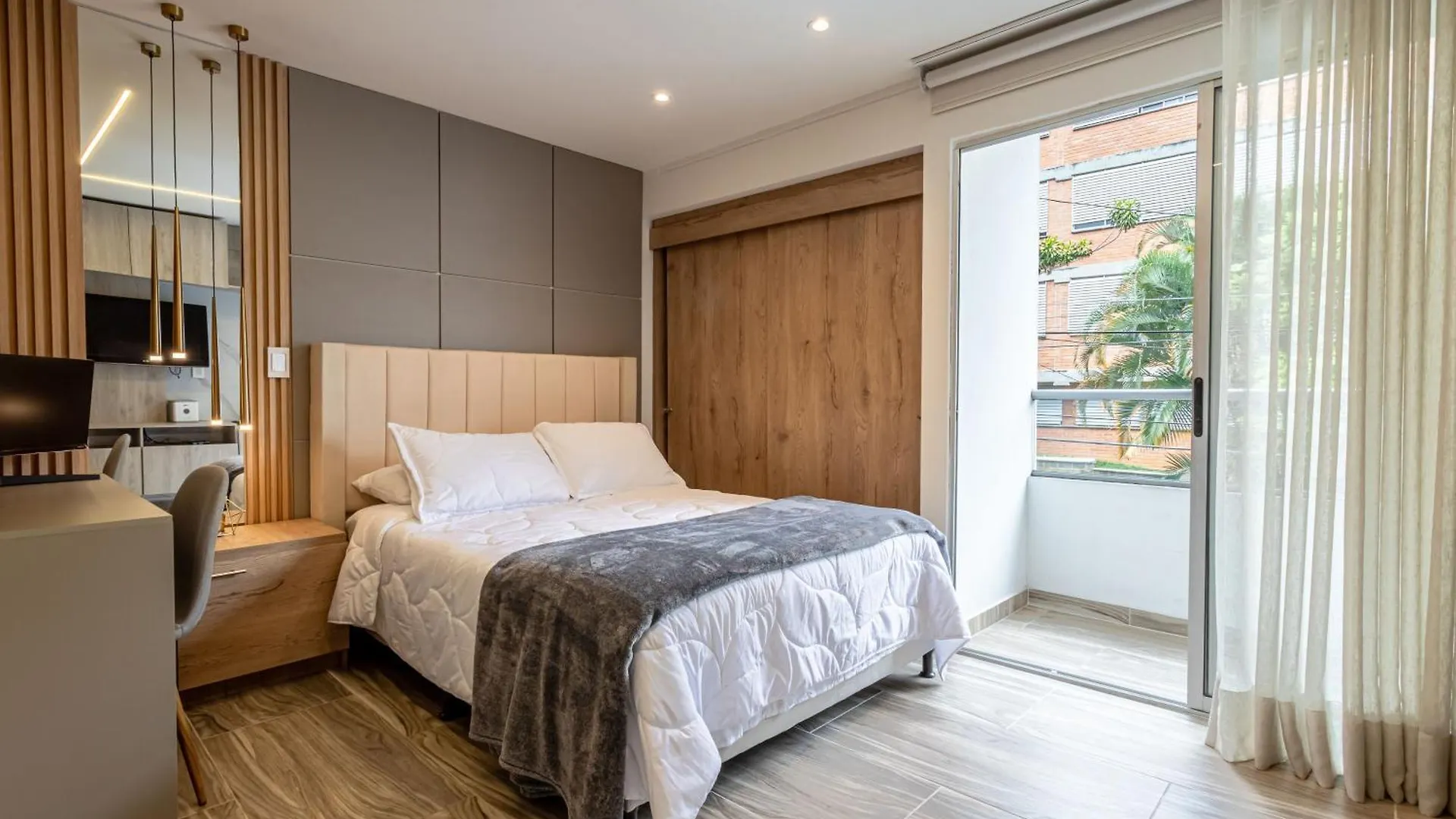 Cozy Apartment With A/C In North Medellin. Colombia