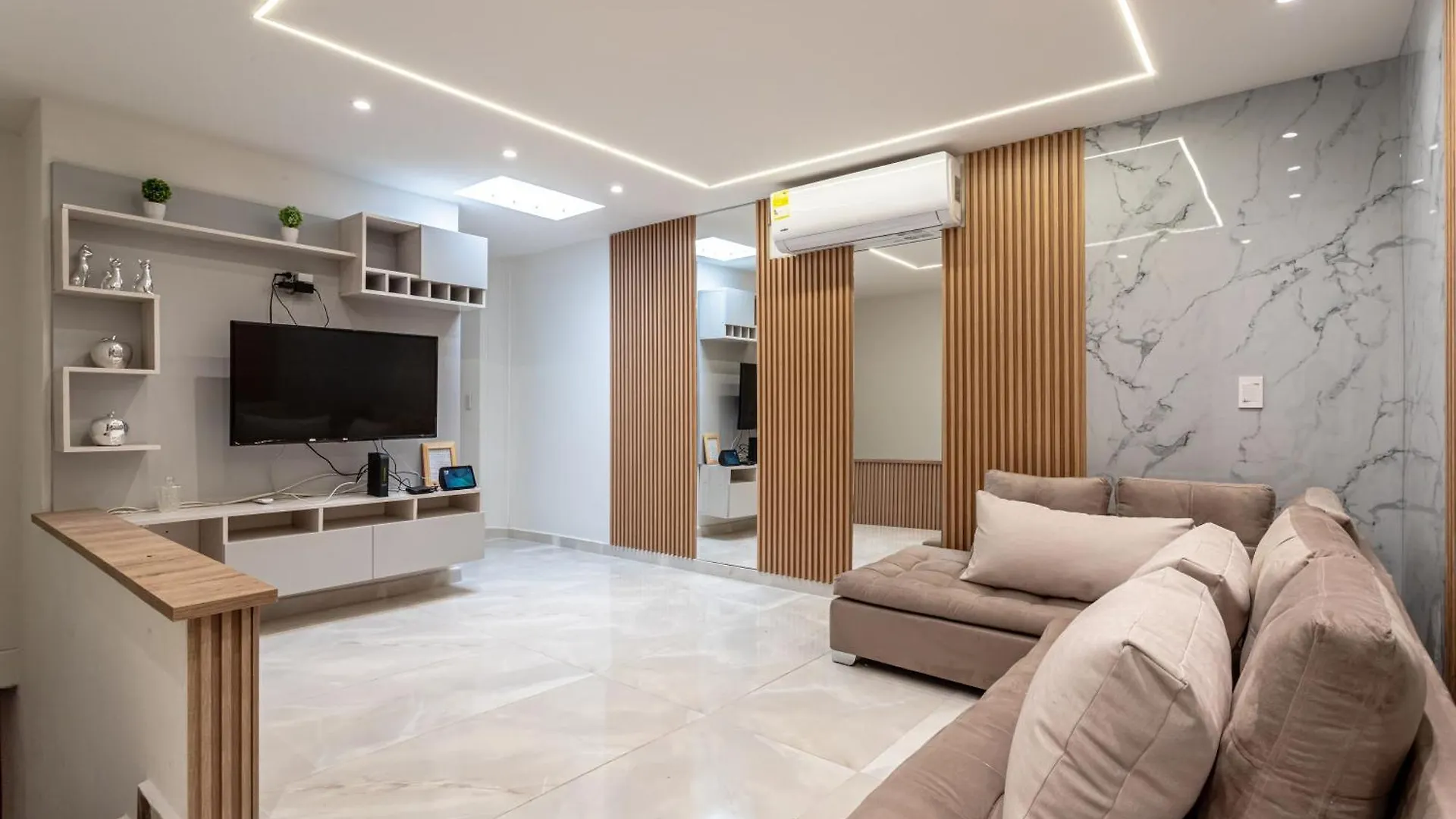 Cozy Apartment With A/C In North Medellin. location