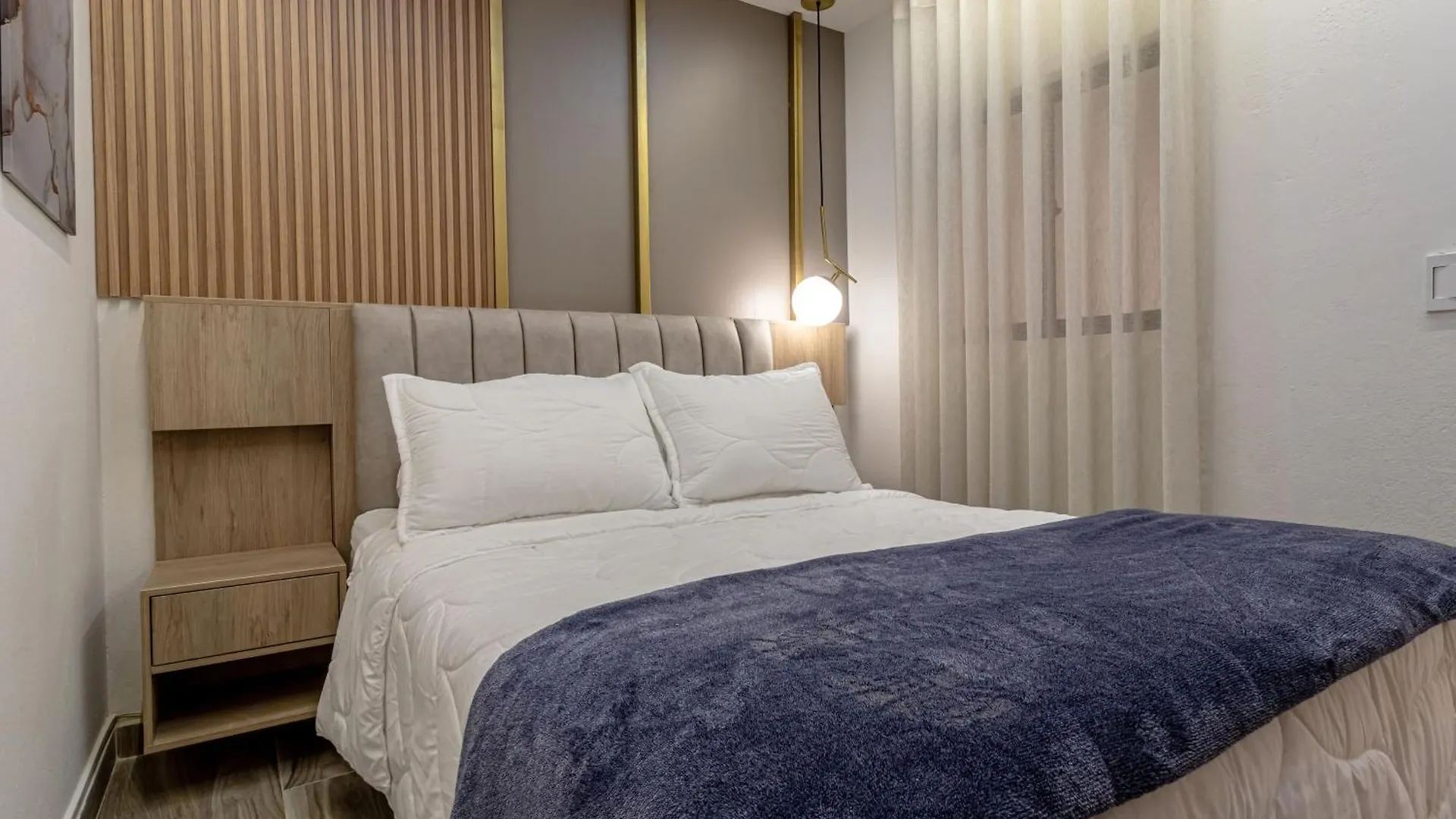 Cozy Apartment With A/C In North Medellin. 0*, Medellin Colombia