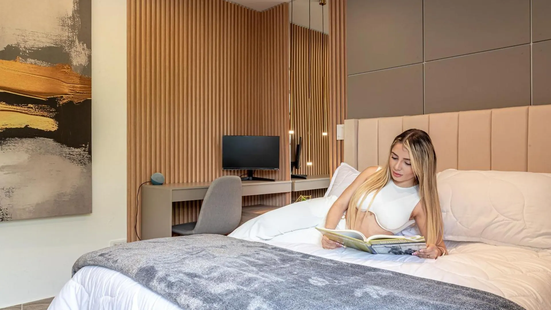 Cozy Apartment With A/C In North Medellin. 0*, Medellin